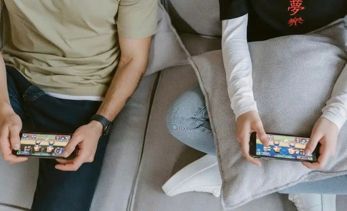 Hai người đấu đối kháng căng thẳng trong game quyền anh