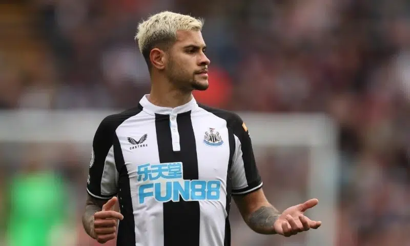 Áo đấu Newcastle United với logo Fun88